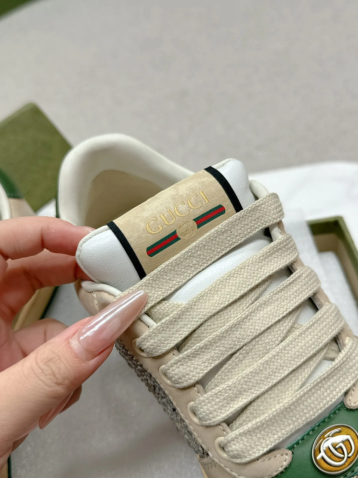👟👟Ex-factory price 480👟👟 Women's Shoes Women's Clothes Women's Shoes Women's Clothes Women's Shoes Women's Clothes Gucci——Purchase version GG series distressed dirty shoes-hot style is coming! 9 times out of 10 sales, you will definitely get the money. Ready stock! Spot goods! Spot goods! New colors added - the ultimate version on the market! Purchase the original version and develop it... fabric, material, outsole, and details can be compared at will! Open-mold Swarovski one-to-one replica rhinestone chain...Metal cherry pendant...Metal double G crystal cylindrical mark...Gucci original customized narrow webbing...Super flash series - flash diamond chain. The cherry decoration is detachable and can be changed into two to match with each other to show your personality. Exclusive color-brushed cowhide fabric. Hand-made distressed is very textured and has a sense of luxury! The details of the workmanship can be seen in the drawings, and no line is missed. The original terry cloth is delicate, soft and more comfortable and breathable. The privately stamped two-color original TPU outsole (lower layer is wider, upper layer is narrower). Matching packaging⭐️ Size: Female 35-40 (Female 41)